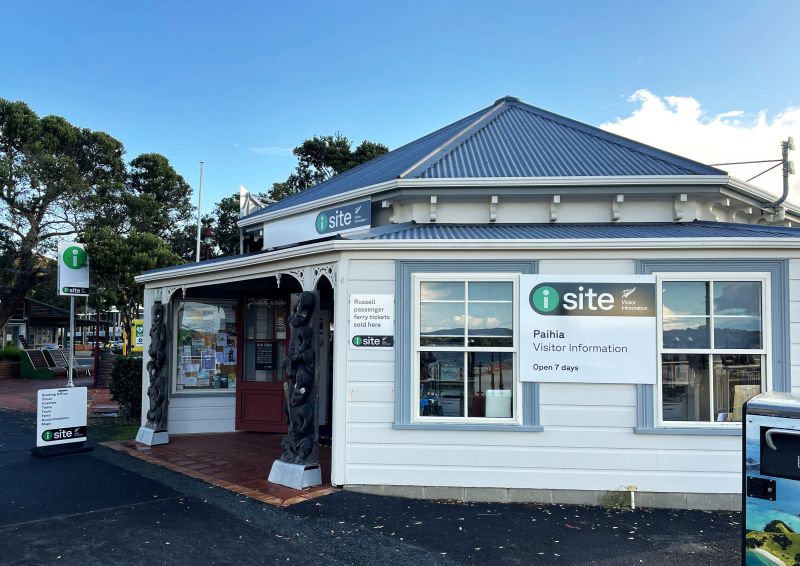Busy Paihia isite temporarily closed for uplift